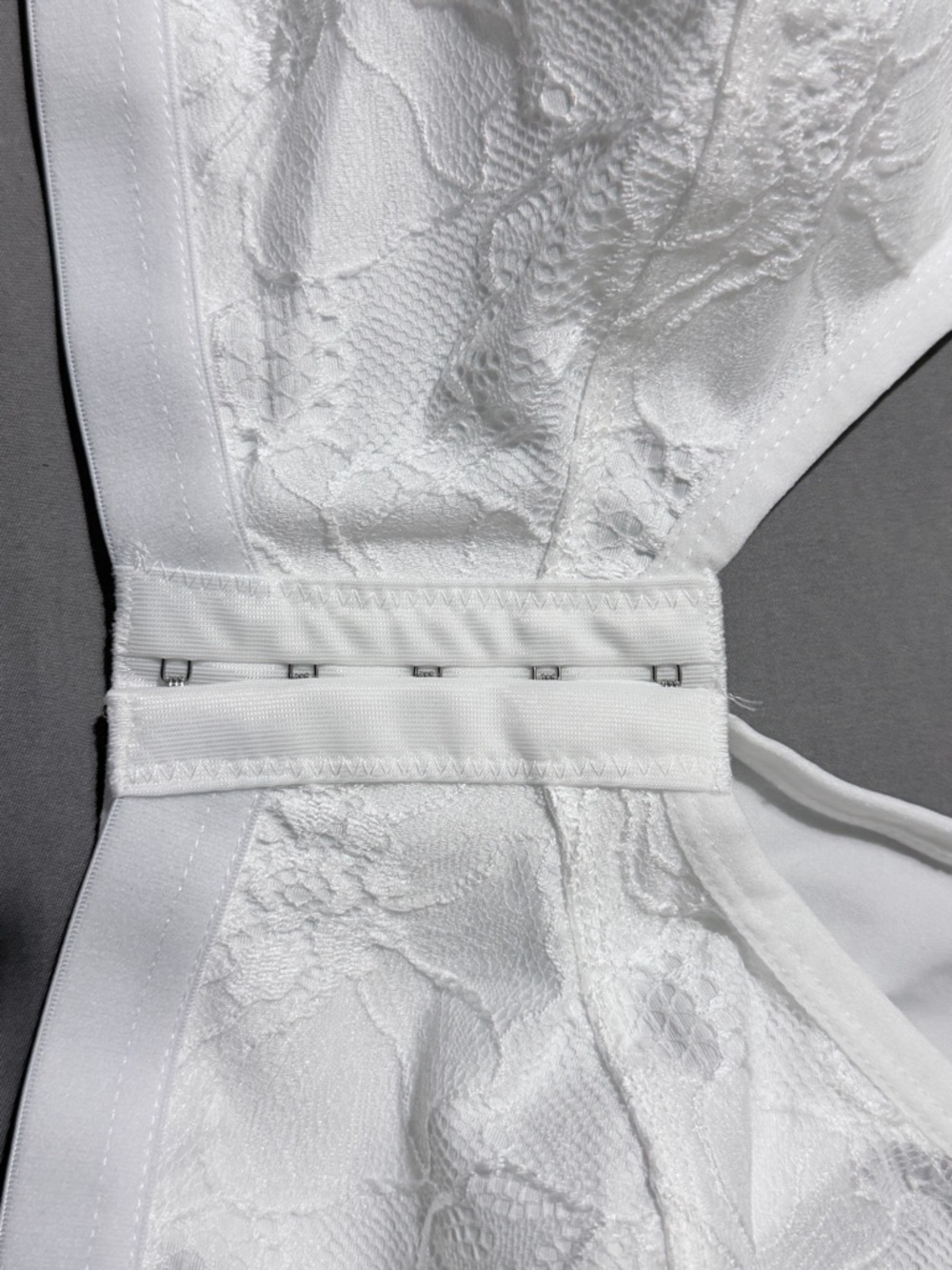 NEW Front-Close Lace Soft Support Bra - White - Picture 5 of 9